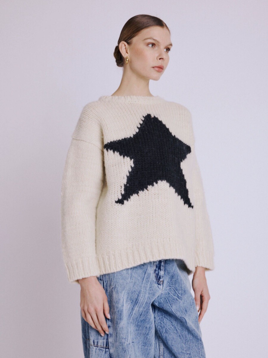 AMBER sweater | Short long-sleeved sweater with a round neck star