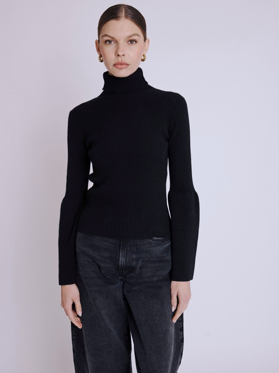 ALFA sweater | Mid-length turtleneck sweater with black sleeve effect